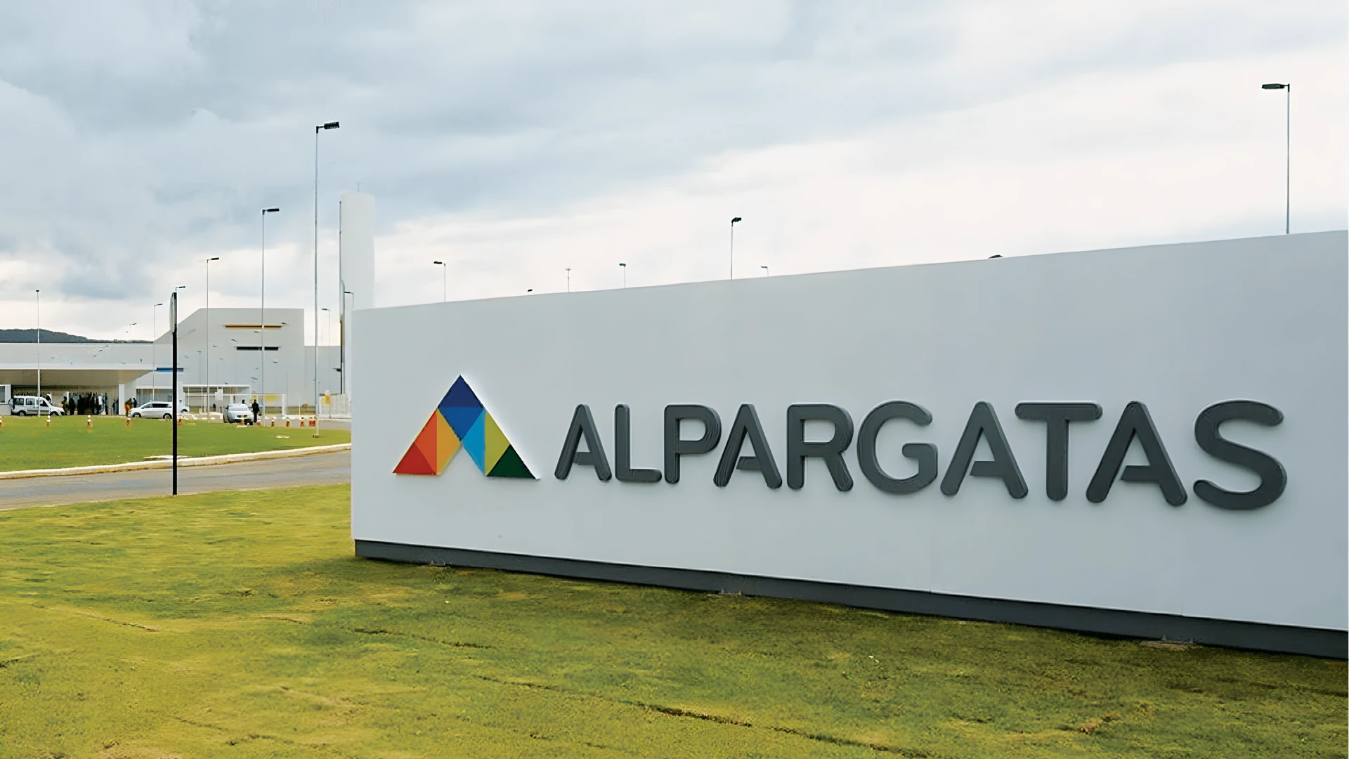 Dividendos intercalares somam R$ 244 mi (R$ 0,342847 por ALPA3; R$ 0,377132 por ALPA4) e JCP R$ 106 mi (R$ 0,148942 e R$ 0,163836); ex-direito em 17/12.