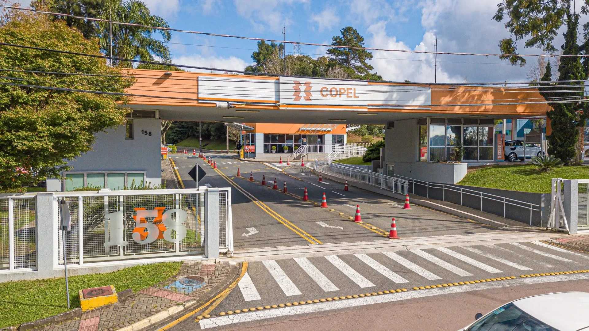Ação da Copel CPLE3 caindo na bolsa após corte de dividendo