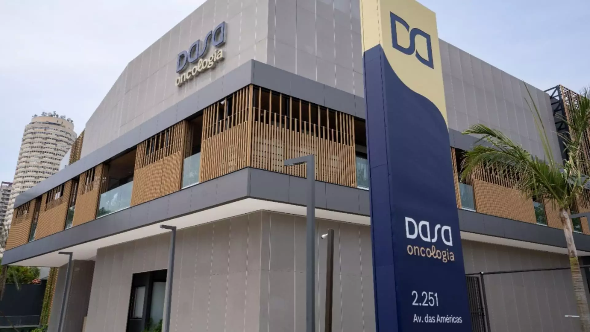 Empresa registra crescimento de 8% na receita e 11% no EBITDA, mas resultado é afetado por despesas financeiras