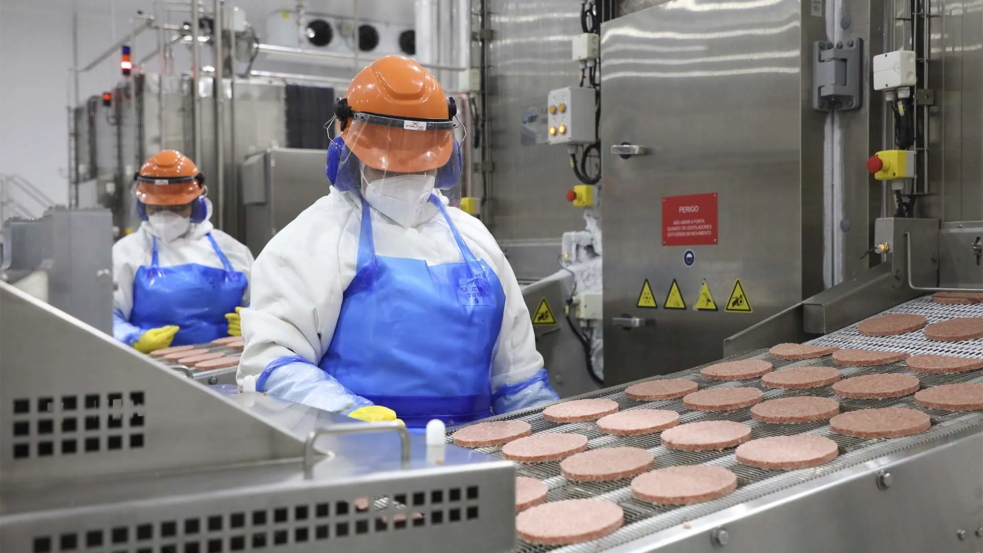 Marfrig (MBRF3) registra lucro de R$ 358 mi em 2025