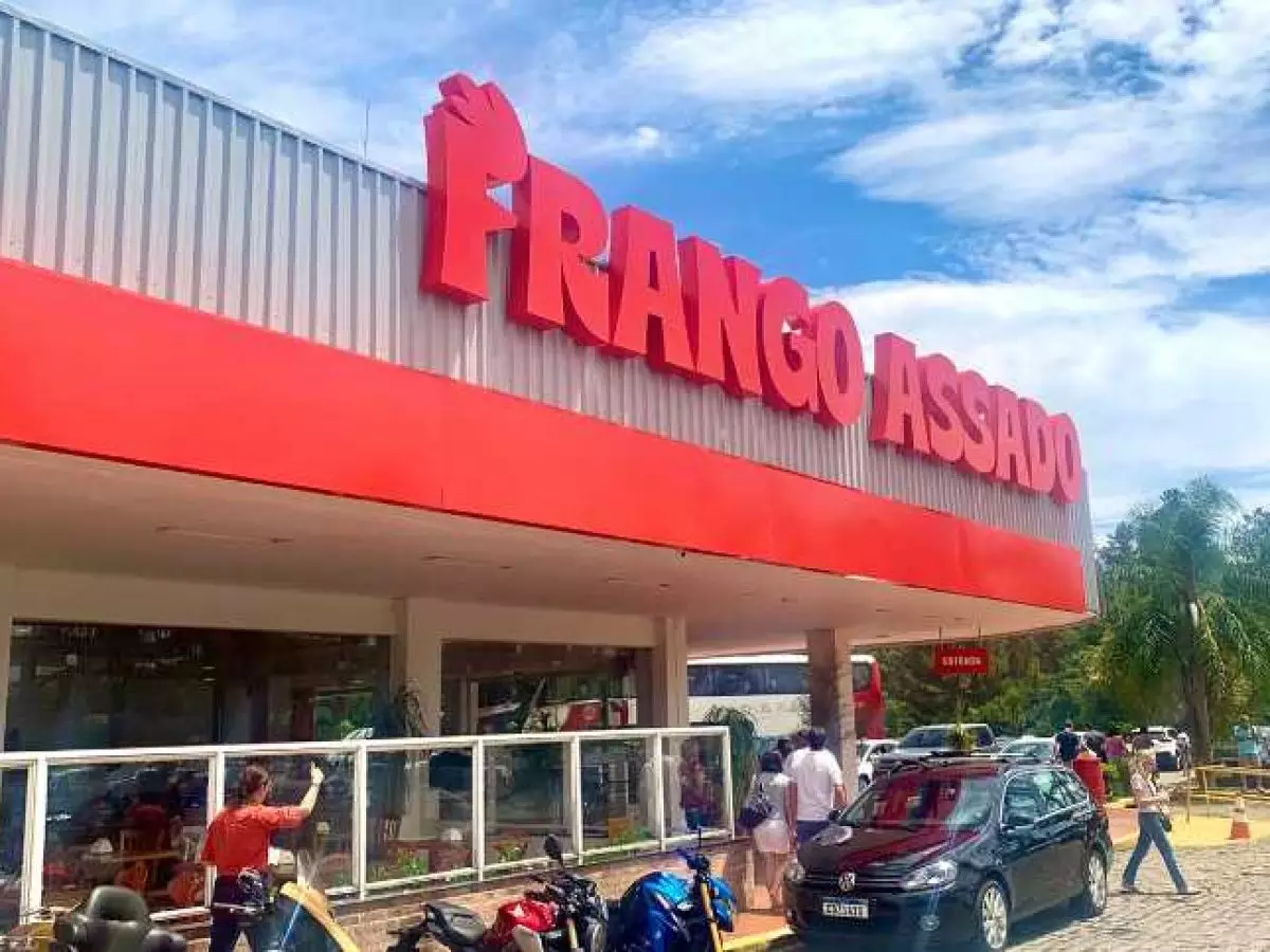 Receita líquida sobe 3,6% para R$ 590,8 mi; EBITDA ajustado recorrente cresce 6,5% no trimestre e atinge R$ 120 mi no 1º semestre. Fechamento do KFC reforça caixa.