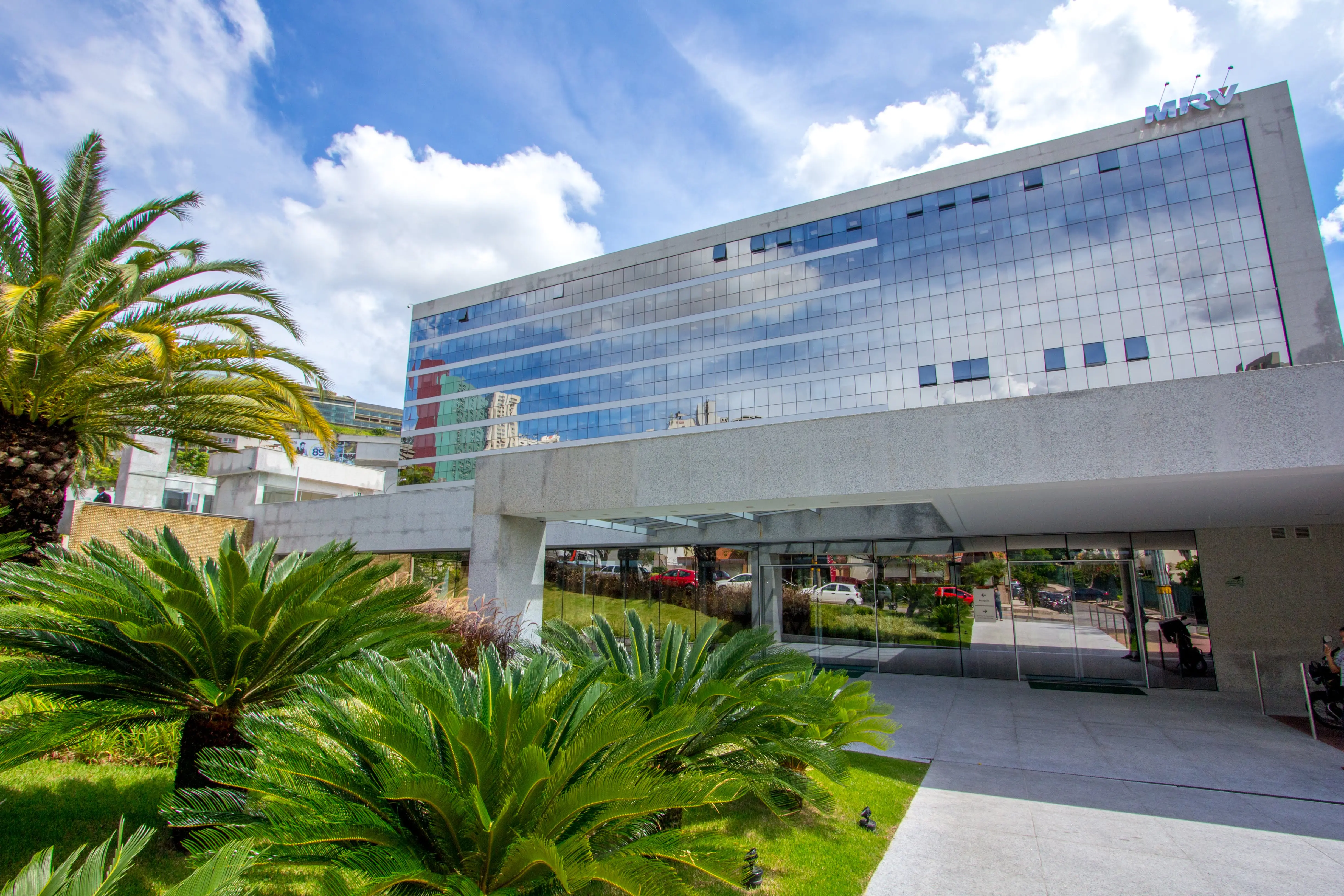 Companhia fechou o trimestre com 1.400 unidades não repassadas a mais que no 2T25; sem o atraso, caixa teria sido de R$ 123 mi.