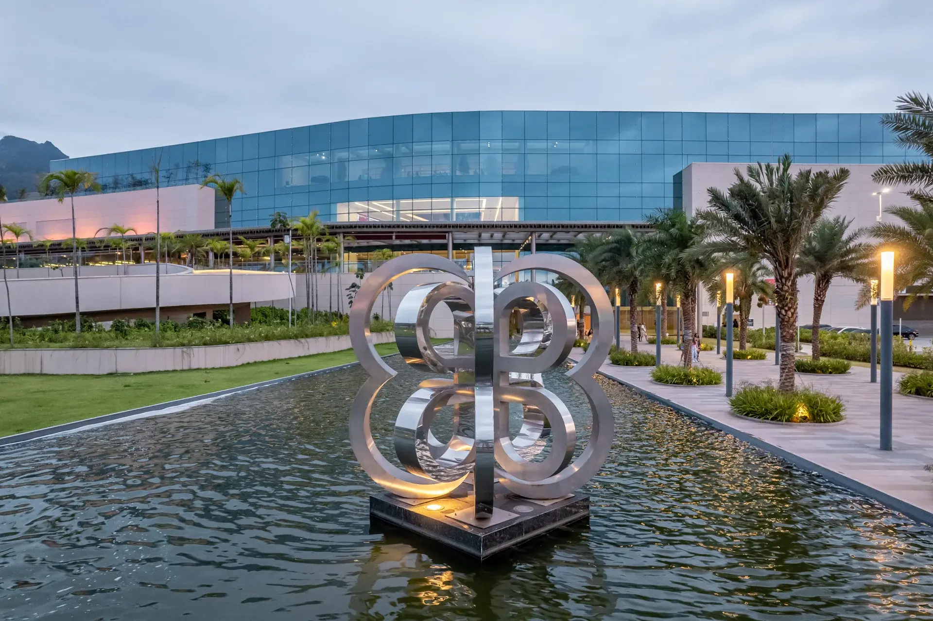 Expansão VIII no BarraShopping terá 1ª fase de 2.000 m² e abertura no 2S26; BH Shopping (Expansão VI) abre no 1S26 com seis novas lojas satélite.