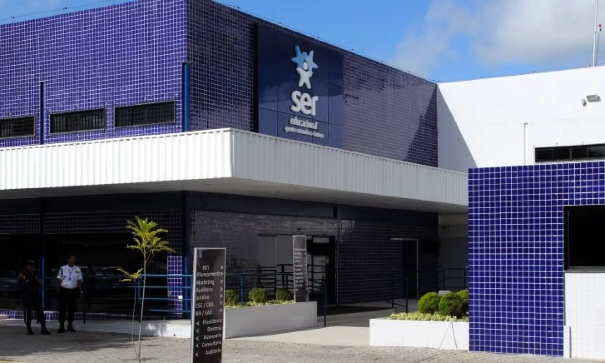 Apresentação institucional de novembro/25 destaca expansão de Medicina, base regulada de 354 mil alunos e avanço de geração de caixa.