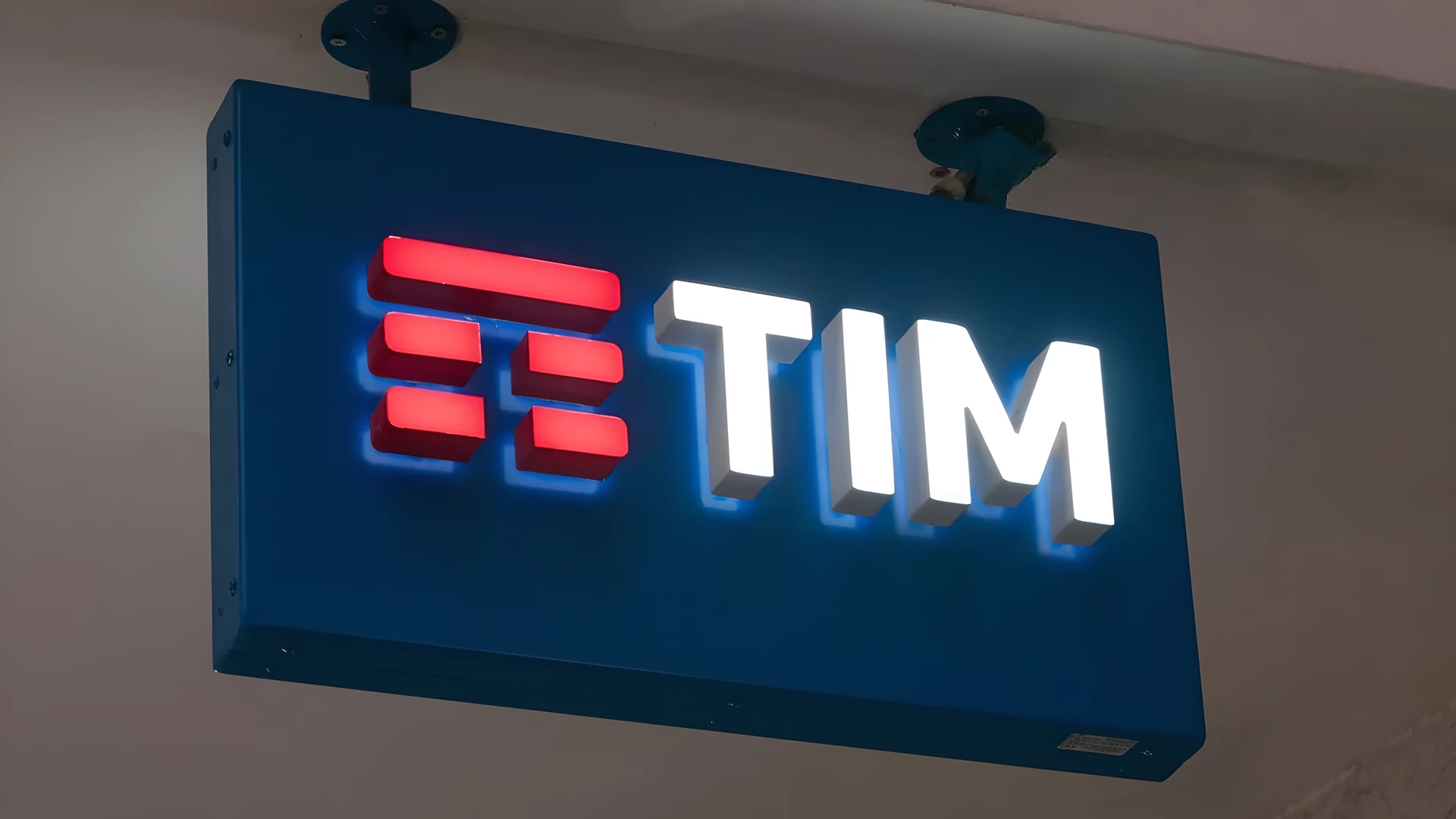 TIM (TIMS3) registra lucro de R$ 821 mi no 1T26