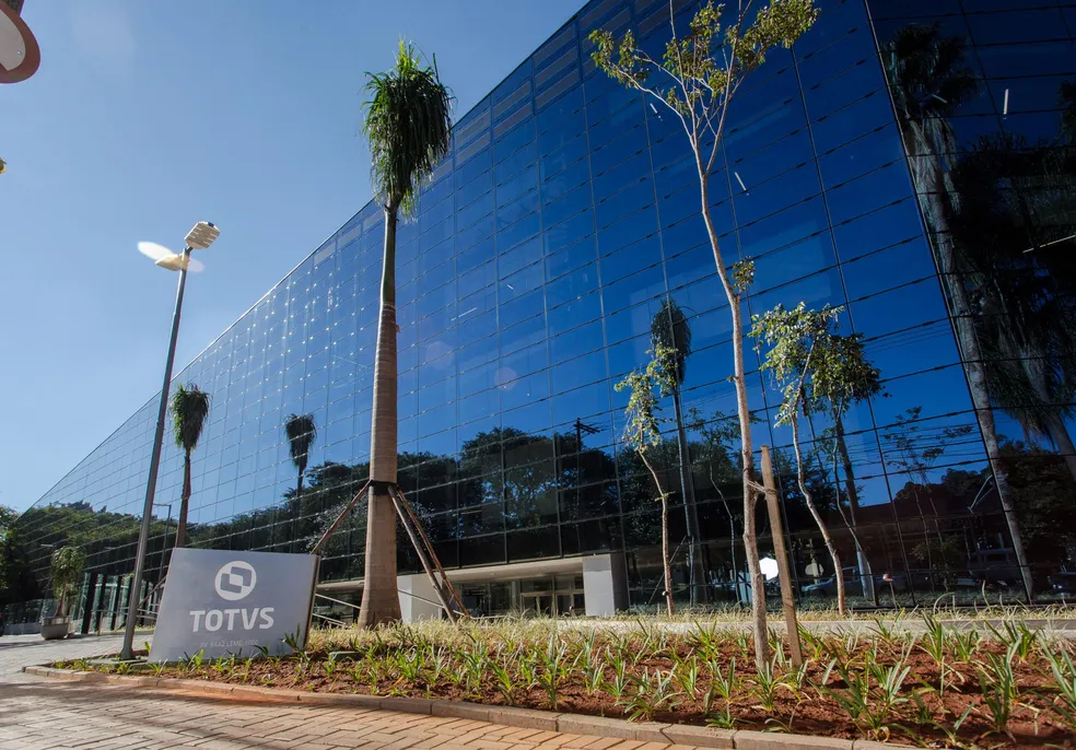 TOTVS (TOTS3) anuncia rescisão de venda de 80% da RJ Participações