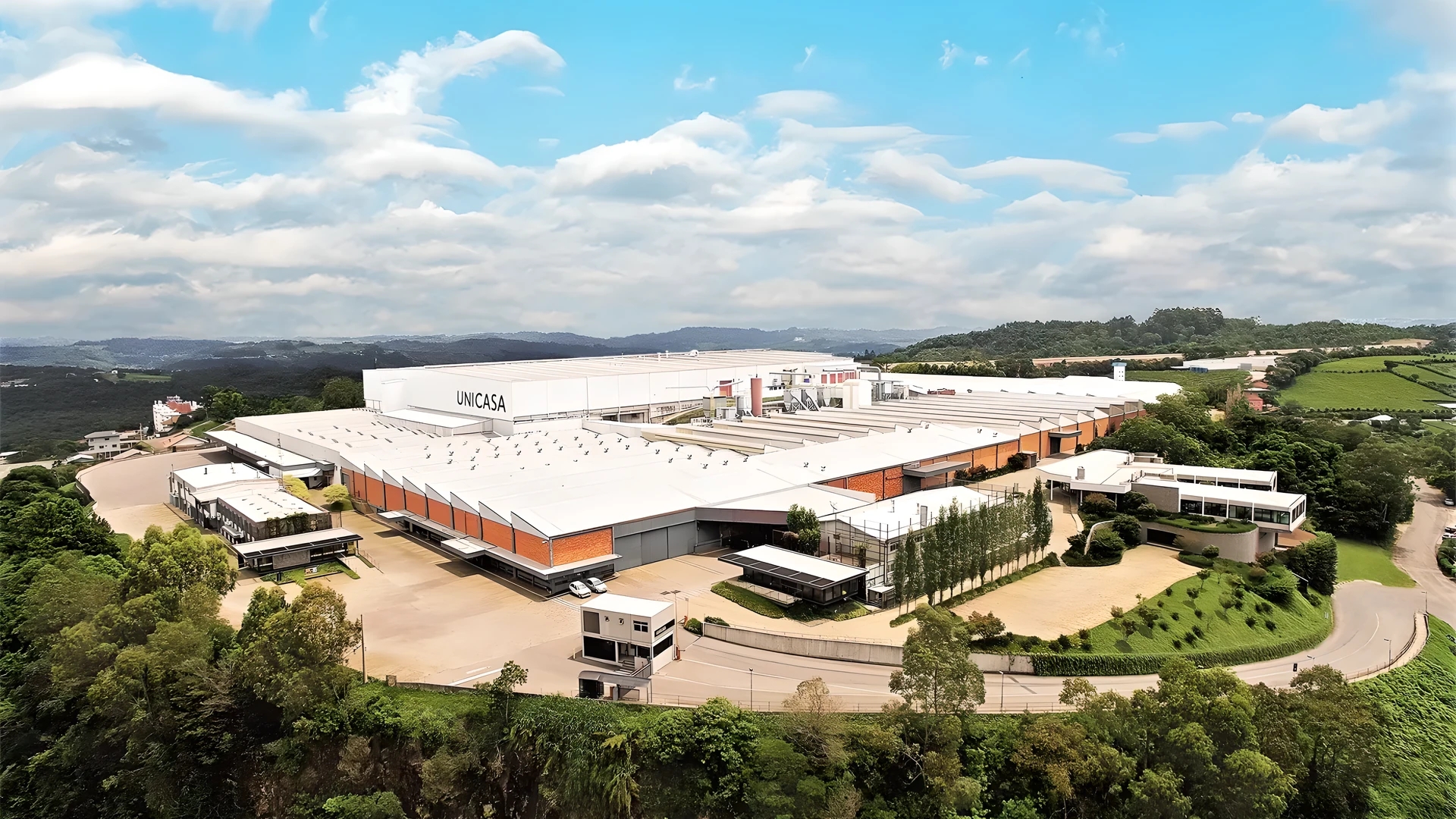 UCAS3 sobe 1,8% e ações na B3 abrem em alta hoje